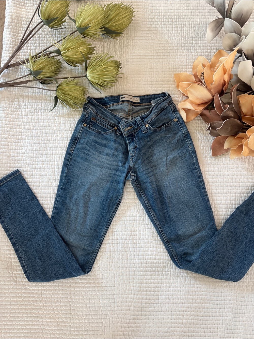 Levi Bold Curve Classic Women's Blue Skinny Jeans - Versatile Everyday Denim